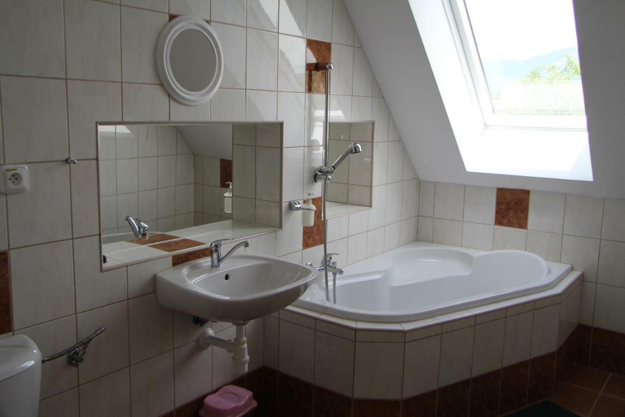 Penzion Brejk Liptovske Sliace Exterior foto